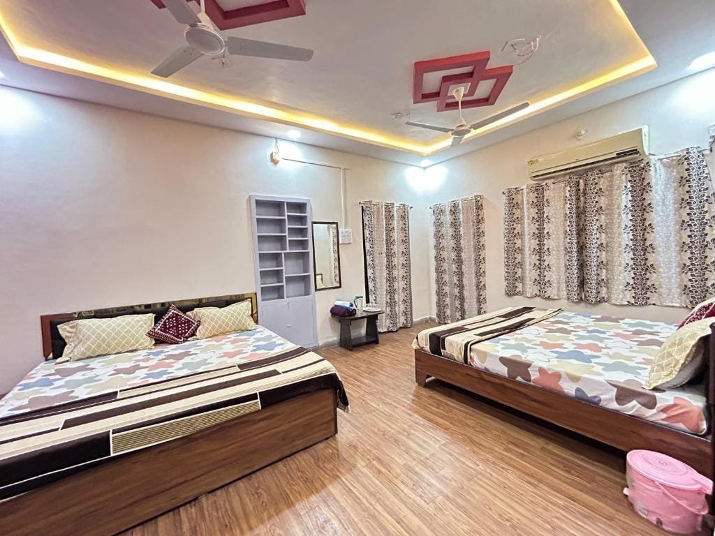4 bed Non-AC spacious room for groups at Sawaria Bhawan Khatoo